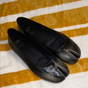 Ulanka Black Distressed Leather Tabi Flats